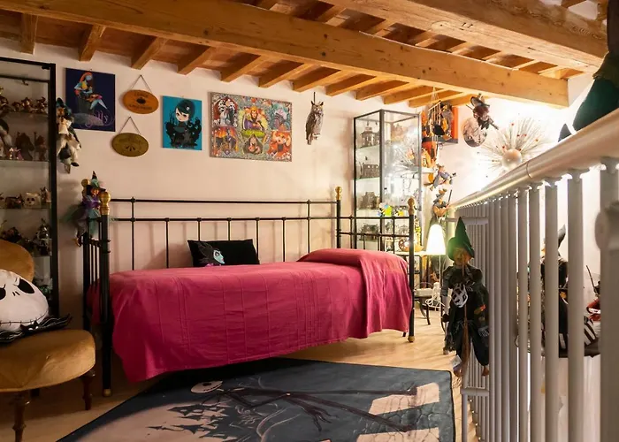 LE STREGHE rooms e art,centralissimo con garage su richiesta Livorno